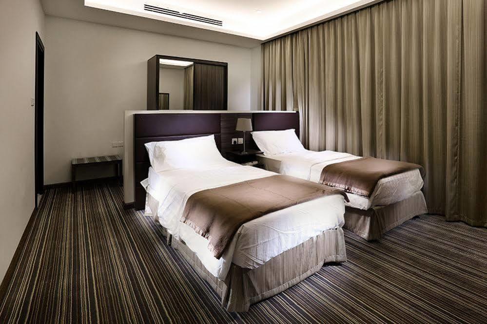 Grand Lily Hotel Suites Al-Hofuf Bagian luar foto